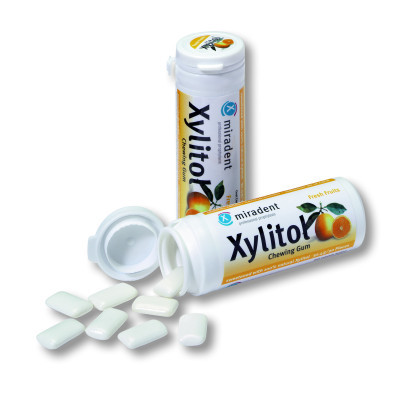 Жувальні гумки з ксилітом Miradent Xylitol Chewing Gum Fresh Fruits свіжі фрукти 30 шт. (630082)